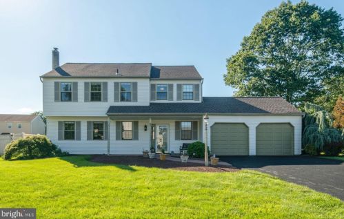 32 Joshua Dr, Southampton, PA 18954-1041