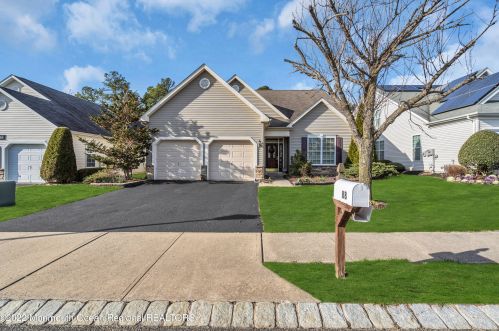 88 Enclave Blvd, Lakewood NJ  08701-5783 exterior