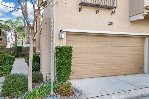 28421 Mirabelle Ln, Santa Clarita CA  91350-3240 exterior