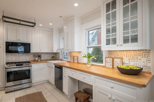 17 Crockett St, Norwalk CT  06853-1610 exterior