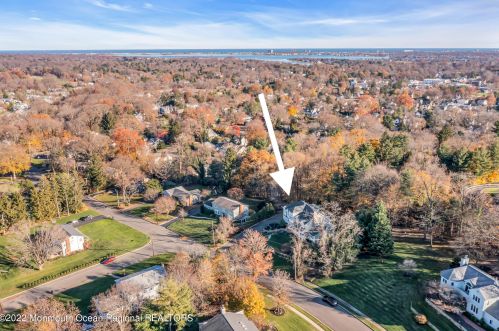 34 Windsor Dr, Little Silver NJ  07739-1311 exterior