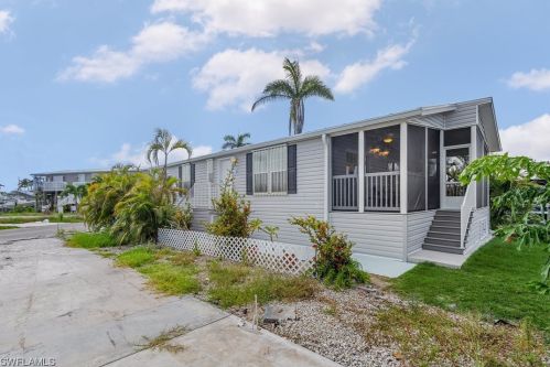 3687 Blueberry Ln, Saint James City, FL 33956-2248