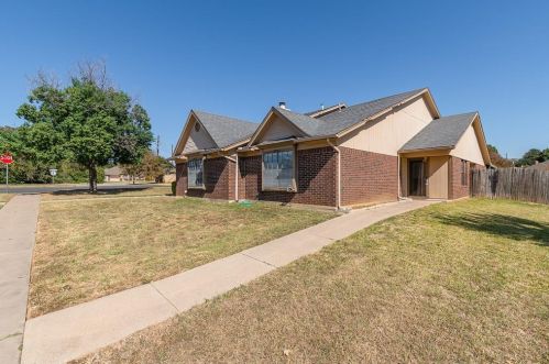 2825 Springhaven Ct, Bedford TX  76021-4206 exterior