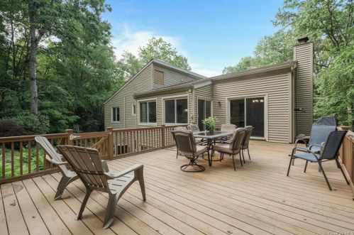 5 Highview Ter, Somers Town NY  10589-2800 exterior