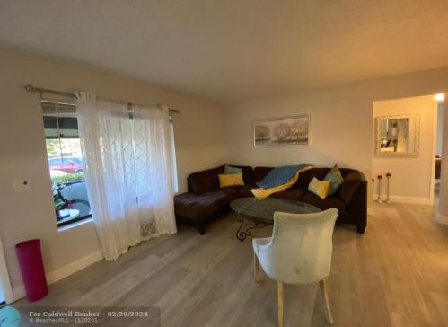 602 Sea Pine Way, West Palm Beach, FL 33415-9069