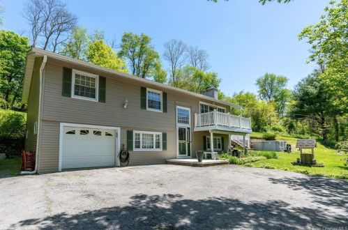 399 Noxon Rd, Poughkeepsie, NY 12603-3743