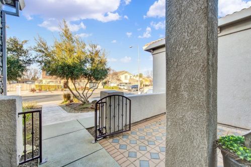 131 Feather Riv Cir, Vacaville CA 95688-8749 exterior