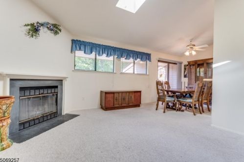 6 Summit Ct, Annandale NJ  08801-1501 exterior