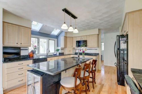 306 Walmsley Ln, South Kingstown RI  02874-3618 exterior