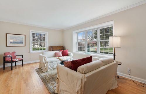 701 Chateau Pl, Milwaukee, WI 53217-5938