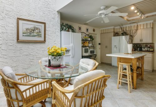 32 Lincoln Pl, Rancho Mirage CA  92270-1970 exterior