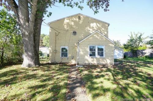 17 Twining St, Plainville, CT 06062-3111