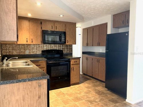 1421 Normandy Blvd, Tarpon Springs FL  34691-4957 exterior