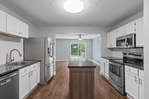 801 Chelsea Dr, Imperial PA  15126-9298 exterior