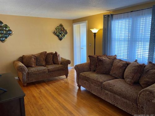 9 Eastwick Ct, New Britain, CT 06053-1977