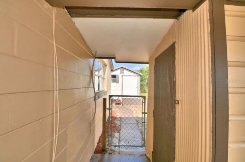 303 Raymond Ave, West Frost Proof FL  33843-9431 exterior