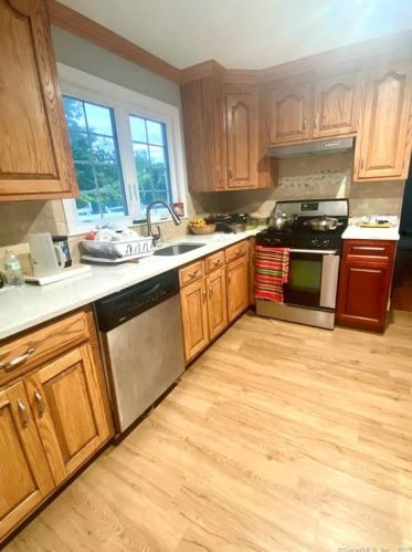 944 Chopsey Hill Rd, Bridgeport, CT 06606-3812