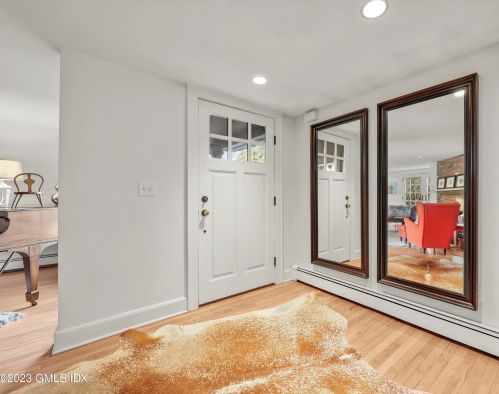 258 Riverside Ave, Riverside CT  06878-2315 exterior