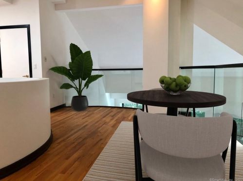 15 Sky Line Dr, Bridgeport CT  06612-1057 exterior