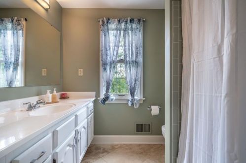 90 Will Scarlet Rd, Canonsburg PA  15317-2512 exterior