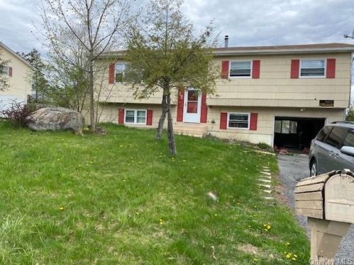 12 Twin Wells Ct, Middletown, NY 10940-2619