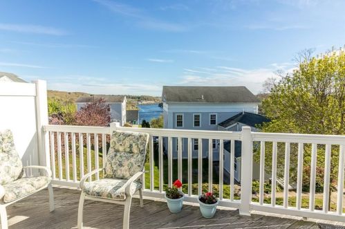 30 Harbor View Ln, Norwich, CT 06360-5068