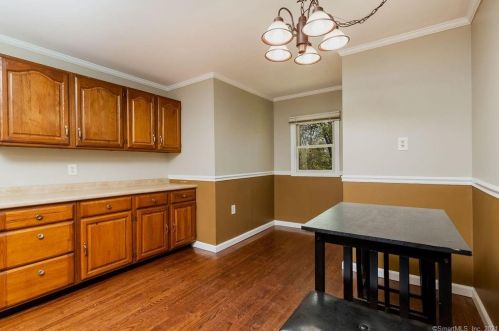 37 Candle Hill Rd, Danbury CT  06812-2409 exterior