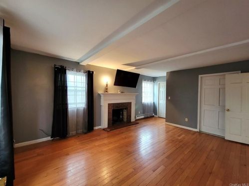 1 Starhaven Ave, Middletown NY  10940-4617 exterior