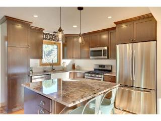 11912 Porter Dr, Champlin, MN 55316-2534