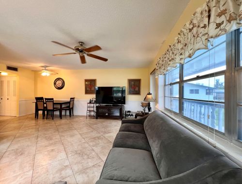 239 Camden J, West Palm Beach, FL 33417-2034