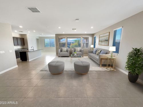 2815 Carson Rd, Phoenix, AZ 85041-5922