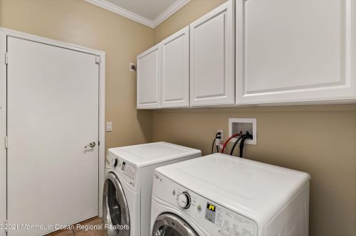 34 Chesapeake Dr, Holmdel Village NJ  07733-3111 exterior