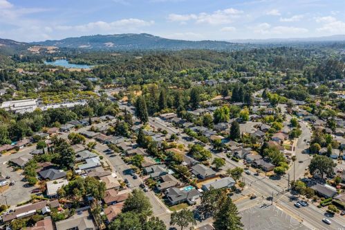 235 Grove Ave, Santa Rosa CA  95409-3813 exterior