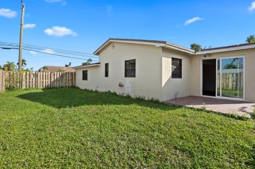 48 7 St, Dania Beach FL  33004-2306 exterior