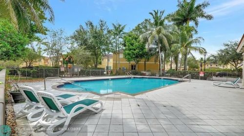 8932 18th St, Hollywood FL  33025-7615 exterior