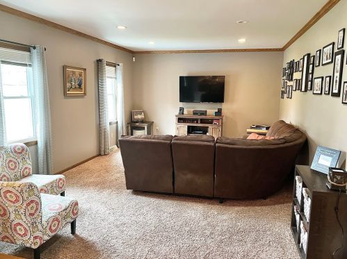 2413 Woodland Hills Dr, New Castle PA  16101-5557 exterior