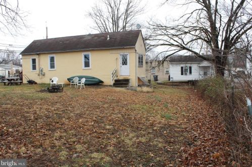 422 Walnut St, Pottstown PA  19464-5612 exterior