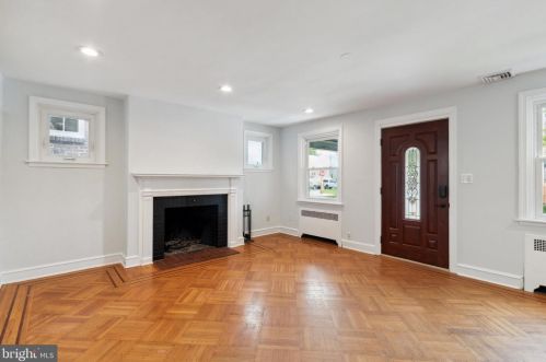 3015 Van Buren St, Wilmington, DE 19802-2917