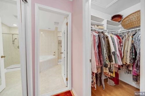 97 Suleski Ct, Mahwah NJ  07430-2961 exterior