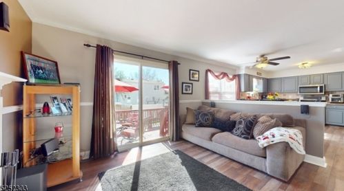 326 Angle Ave, Manville NJ  08835-2318 exterior