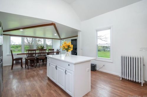 322 Ridgewood Rd, Middletown CT  06457-1949 exterior