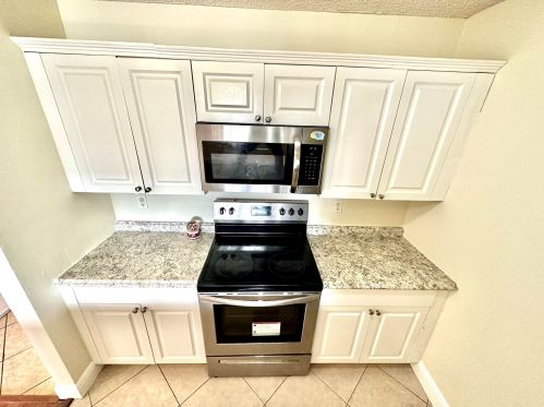1405 Meadows Cir, Boynton Beach FL  33436-9201 exterior