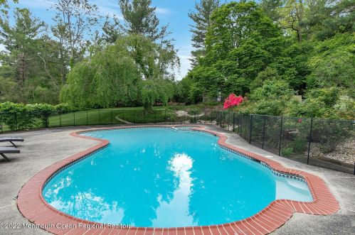 4 Constitution Dr, Leonardo NJ  07737-1808 exterior