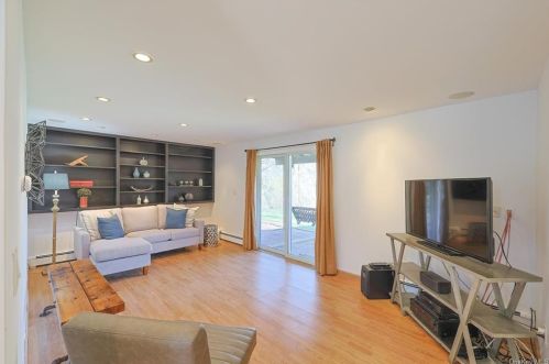 142 Loder Rd, Yorktown Hgts NY  10598-3911 exterior