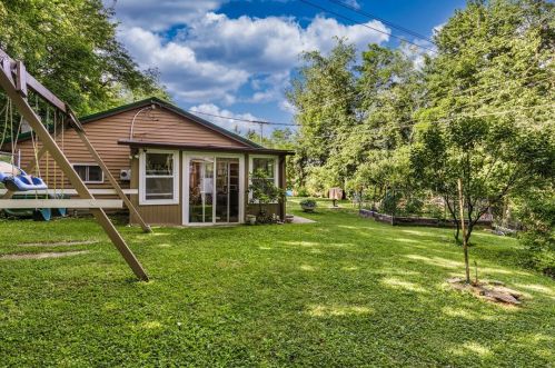 237 Magill Rd, Zelienople PA  16063-3015 exterior