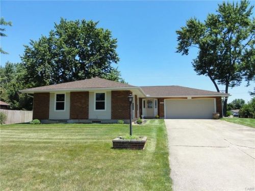 7060 Woodcroft Dr, Englewood, OH 45322-2644