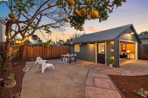 3015 Dakota St, Oakland, CA 94602-3207