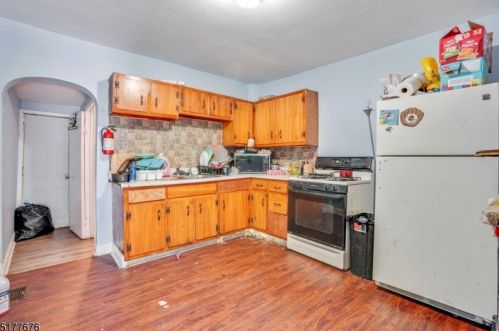 266 Hills Pl, Trenton NJ  08611-2811 exterior