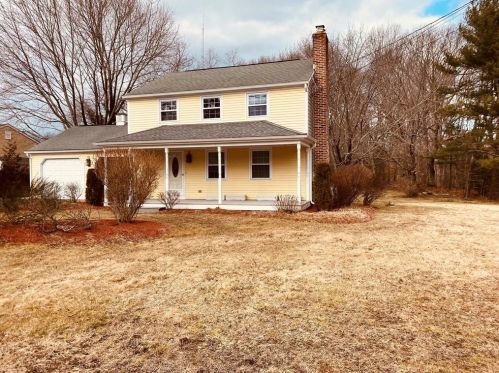 30 Oakdale Rd, North Kingstown, RI 02852-3907