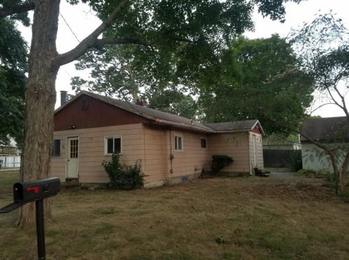 76 Langley St, Warwick, RI 02889-9028